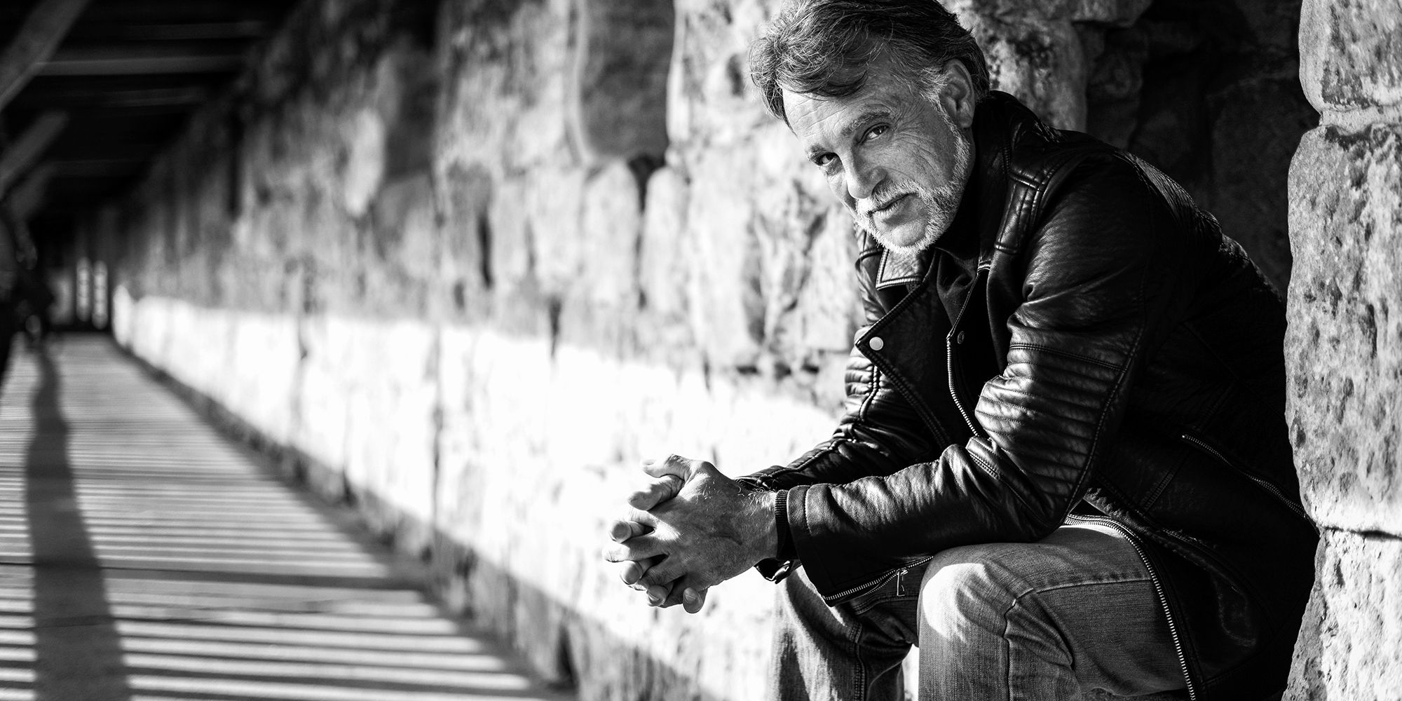 Bestager-, Classic-, Senior-, 50+ Model Michael Diehl Fotomodell aus Esslingen bei Stuttgart mit s/w Lifestyle outdoor 11