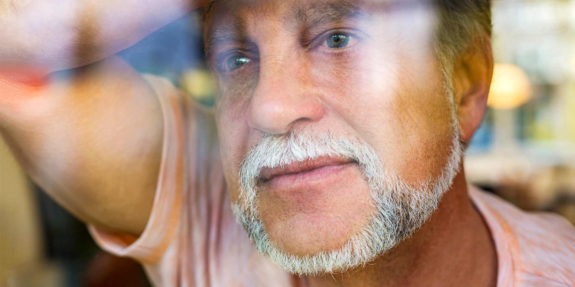Bestager-, Classic-, Senior-, 50+ Model Michael Diehl Fotomodell aus Esslingen bei Stuttgart mit Lifestyle indoor 19